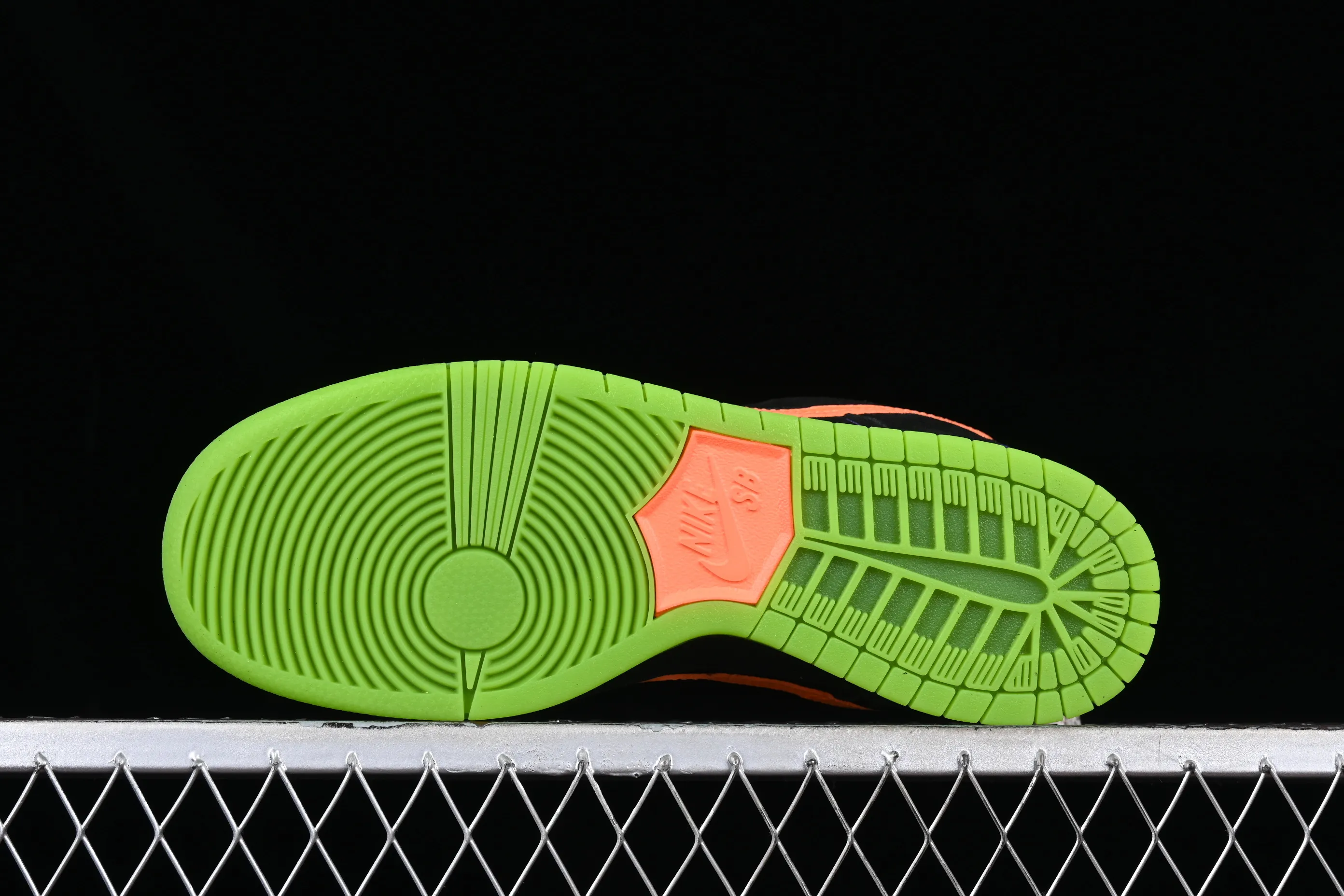 All categories Nk SB Dunk series Nk SB Dunk Low low-top skate shoes Nk SB Dunk Low Night of Mischief Halloween theme low-top skate shoes BQ6817-006